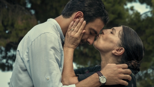 From Scratch. (L to R) Eugenio Mastrandrea as Lino Ortolano, Lucia Sardo as Filomena Ortolano in episode 103 of From Scratch. Cr. Stefano Montesi/Netflix © 2022