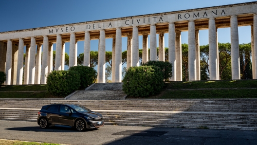 Tra le note positive di Cupra Born e-Boost 77 kWh il raggio di sterzata