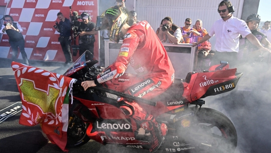 Ducati Italian rider Francesco Bagnaia celebrates as he won the World Championship's title after the Valencia MotoGP Grand Prix race at the Ricardo Tormo racetrack in Cheste, near Valencia, on November 6, 2022. (Photo by JAVIER SORIANO / AFP)