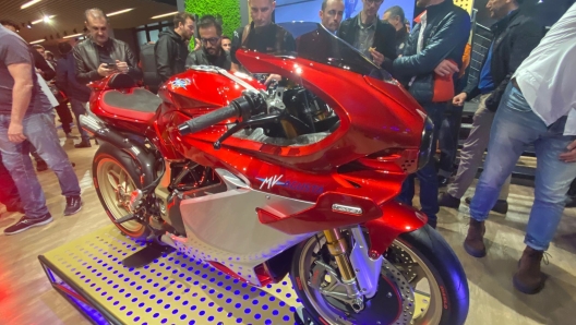 Il look della MV Agusta Superveloce 1000 Serie Oro valorizzato da dettagli raffinatissimi