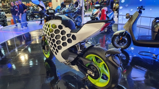 La carenatura a "nido d'ape" del prototipo Kymco RevoNex