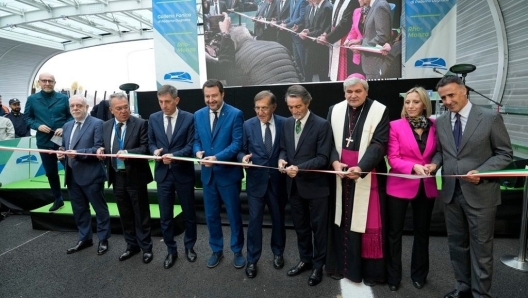 Le alte cariche istituzionali all'inaugurazione del completamento della A52