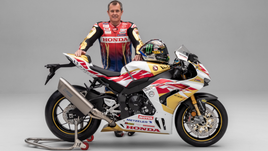 John McGuinness con la Fireblade 100th TT Start a lui dedicata