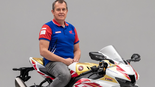 John McGuinness in sella alla Fireblade 100th TT Start