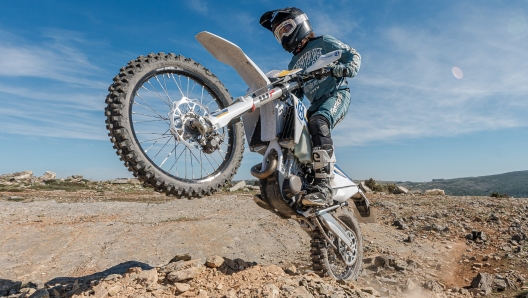 La Husqvarna FE 450 Heritage in azione