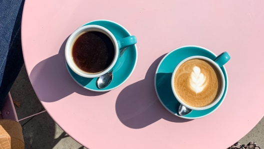 Caffè tè o cioccolato con teina e caffeina