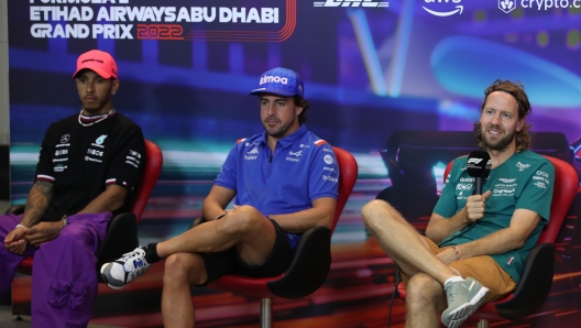 epa10310254 Formula One drivers (L-R) British Lewis Hamilton of Mercedes-AMG Petronas, Spanish Fernando Alonso of the Alpine F1 Team, and German Sebastian Vettel of the Aston Martin Cognizant F1 Team attend a press conference ahead of the Abu Dhabi Formula One Grand Prix 2022 at Yas Marina Circuit in Abu Dhabi, United Arab Emirates, 17 November 2022. The Formula One Grand Prix of Abu Dhabi will take place on 20 November 2022.  EPA/ALI HAIDER