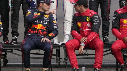 Da sinistra Verstappen e Leclerc. Lapresse