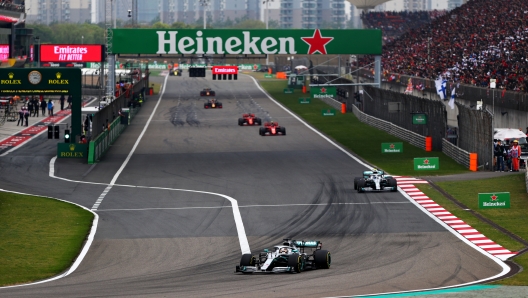 SHANGHAI, CHINA - APRIL 14: Lewis Hamilton of Great Britain driving the (44) Mercedes AMG Petronas F1 Team Mercedes W10 on track during the F1 Grand Prix of China at Shanghai International Circuit on April 14, 2019 in Shanghai, China. (Photo by Dan Istitene/Getty Images)