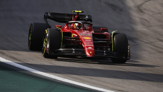 SAO PAULO, BRAZIL - NOVEMBER 13: Carlos Sainz of Spain driving (55) the Ferrari F1-75 on track during the F1 Grand Prix of Brazil at Autodromo Jose Carlos Pace on November 13, 2022 in Sao Paulo, Brazil. (Photo by Chris Graythen/Getty Images)