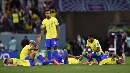 Foto Fabio Ferrari/LaPresse  9 Dicembre 2022 Doha, Qatar - Sport - Calcio - Qatar 2022 - Coppa del Mondo Fifa - Croazia vs Brasile - Quarti di finale - Education City Stadium. Nella foto: delusione Brasile a fine partita  December 9, 2022 Doha, Qatar - sport - Soccer - Qatar 2022- Fifa World Cup -Croatia v Brazil - Round of 8  - Education City Stadium. In the pic: delusion of Brazil at the end of the match