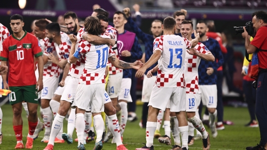 Foto LaPresse - Fabio Ferrari 17 Dicembre 2022 Doha, Qatar - Sport Calcio - Qatar 2022 - Coppa del Mondo Fifa - Finale 3/4 posto - Croazia v Marocco -  Khalifa International Stadium. Nella foto: i giocatori della Croazia festeggiano per la conquista del terzo posto  December 17, 2022 Doha, Qatar - sport Soccer - Qatar 2022- Fifa World Cup - FInal 3/4 place - Croatia v Morocco - Khalifa Interantional Stadium. In the pic: Croatia players celebrate as they win third place