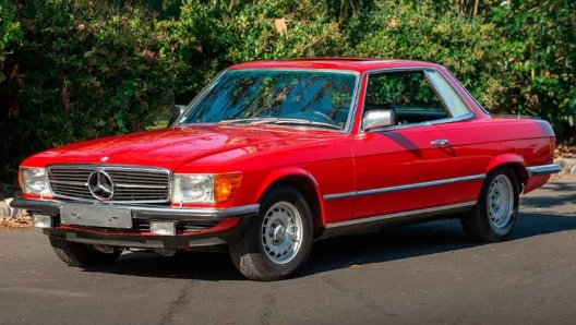 La Mercedes rossa di Diego Armando Maradona (foto Bonhams)