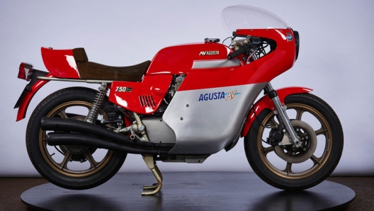 MV Agusta 750 America in versione carenata