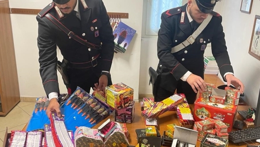 BOTTI DI NATALE E DI FINE ANNO CARABINIERI SEQUESTRANO 15 KG DI FUOCHI DARTIFICIO. MATERIALE PIROTECNICO MATERIALI PIROTECNICI - BOTTI DI NATALE E DI FINE ANNO CARABINIERI SEQUESTRANO 15 KG DI FUOCHI DARTIFICIO - fotografo: IMAGOECONOMICA