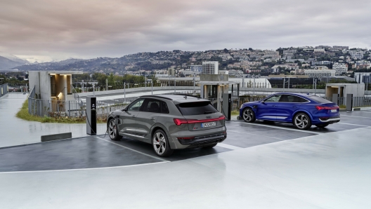 Audi Q8 e-tron quattro, Static photo, Colour: Chronos Gray metallic.
Audi SQ8 Sportback e-tron quattro, Static photo, Colour: Ultra Blue metallic.