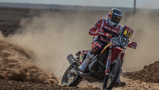 epa10383783 Daniel Sanders of Australia in action during the prologue of the Dakar Rally 2023 at Sea Camp, Saudi Arabia, 31 December 2022. The 2023 Dakar Rally runs from 31 December 2022 to 15 January 2023.  EPA/ANDREW EATON