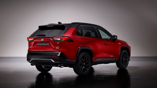 Il posteriore della Rav4 GR Sport plug-in hybrid