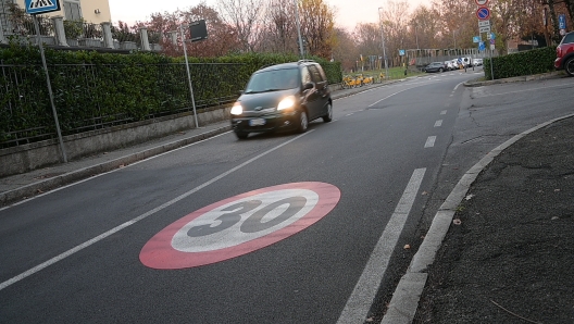 Tiziano Manzoni/LaPresse  14-12- 2022 Bergamo, Italia  Cronaca  Bergamo Quartiere San Paolo decisa la zona 30 Via Goethe - Bergamo Quartiere San Paolo decisa la zona 30  - fotografo: manzoni