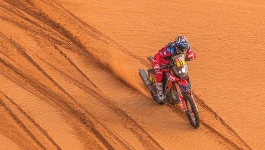 epa10398508 Chilean driver Jose Ignacio Cornejo Florimo drive his Honda CRF 450 Rally for Monster Energy Honda team during the 9th stage of the Dakar Rally 2023 from Riyadh to Haradh, Saudi Arabia, 10 January 2023.  EPA/Andrew Eaton