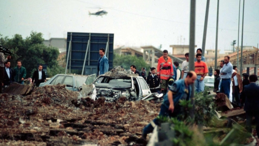 Le foto realizzate da Franco Lannino, 63 anni, il primo fotoreporter dell'ANSA giunto sul luogo della strage dove morirono il giudice Giovanni Falcone, la moglie Francesca Morvillo, anche lei magistrato e gli agenti di scorta, Vito Schifani, Rocco Dicillo e Antonio Montinaro e dove rimasero ferite 23 persone, fra le quali gli agenti Paolo Capuzza, Angelo Corbo, Gaspare Cervello e l'autista giudiziario Giuseppe Costanza. ANSA/FRANCO LANNINO