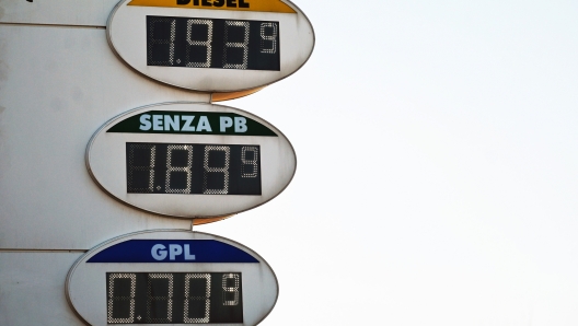 DISTIBUTORE DI CARBURANTE  DIESEL  SENZA  PB     GPL PREZZI - CODE AI DISTRIBUTORI PER LO SCIOPERO DEI BENZINAI - fotografo: DE GIGLIO IMAGOECONOMICA