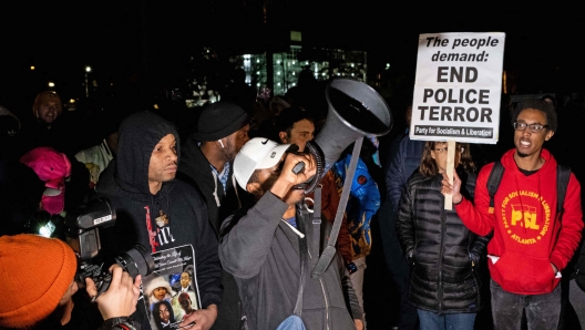 Protesters block traffic as they rally against the fatal police assault of Tyre Nichols, in Memphis, Tennessee on January 27, 2023. - The US city of Memphis released January 27, 2023 graphic video footage depicting the fatal police assault of a 29-year-old Black man, as cities nationwide braced for a night of protests against police brutality. Five Memphis officers, also all Black, were charged with second-degree murder in the beating of Tyre Nichols, who died in hospital on January 10 three days after being stopped on suspicion of reckless driving. (Photo by Seth Herald / AFP)