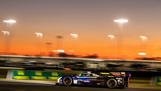 La Cadillac V-LMDh numerio 1 di Van der Zande, Dixon, Bourdais in azione a Daytona