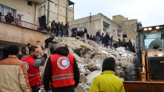 TERREMOTO IN TURCHIA E SIRIA, OPERAZIONI DI SOCCORSO DELLA CROCE ROSSA SIRIANA - TERREMOTO IN TURCHIA E SIRIA - fotografo: IMAGOECONOMICA