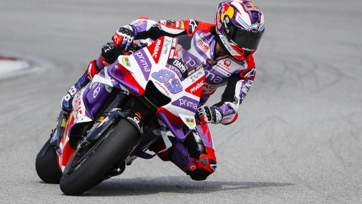 epa10458437 Spanish MotoGP rider Jorge Martin of Prima Pramac Racing in action during the MotoGP pre-season test session at the Sepang International Circuit, in Sepang, Malaysia, 10 February 2023.  EPA/FAZRY ISMAIL