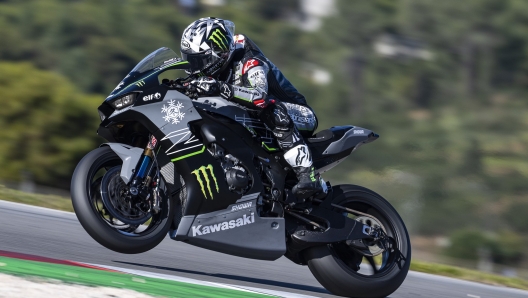 Rea in azione con la sua Kawasaki ZX-10RR nei test invernali