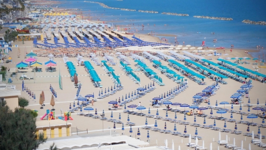 Stabilimenti balneari a Termoli, in una immagine di archivio. ANSA /GIUSEPPE GIGLIA