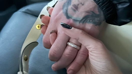 Fedez e Chiara Ferragni mano nella mano