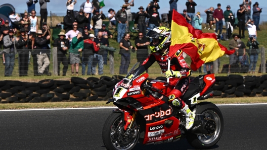 Alvaro Bautista dopo la vittoria in Australia. EPA