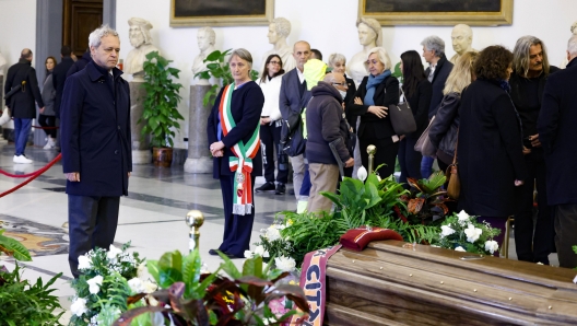 Enrico Mentana alla camera ardente di Maurizio Costanzo allestita presso la Sala della Protomoteca in Campidoglio, Roma, 26 febbraio 2023 ANSA/FABIO FRUSTACI