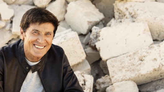 "Quando andrò in paradiso metteranno in sottofondo Fatti mandare dalla mamma", scherza Gianni Morandi, presentando oggi a Milano il nuovo album Evviva! In uscita il 3 marzo. Nel nuovo lavoro, ci sono 5 brani scritti da Jovanotti compreso quello che dà il titolo all'album, che Morandi suonerà dal vivo nei palasport nel tour in partenza da Rimini il 10 marzo. ANSA/UFFICIO STAMPA +++ ANSA PROVIDES ACCESS TO THIS HANDOUT PHOTO TO BE USED SOLELY TO ILLUSTRATE NEWS REPORTING OR COMMENTARY ON THE FACTS OR EVENTS DEPICTED IN THIS IMAGE; NO ARCHIVING; NO LICENSING +++ NPK +++