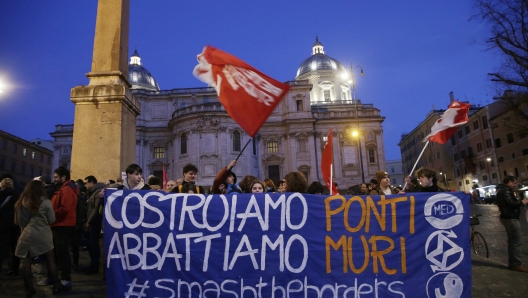 Foto Cecilia Fabiano/LaPresse 01 marzo 2023 Roma, Italia - Manifestazione contro le politiche del governo sull’immigrazione dopo la strage di migranti in Calabria  - Nella foto: la manifestazione  March 01, 2023 Rome, Italy - Demonstration against the borders after the shipwreck in Calabria. In the photo: the protesters