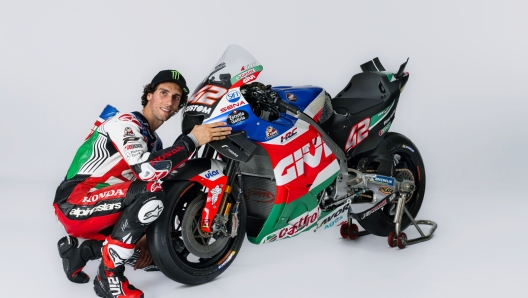 Alex Rins con la nuova Honda 2023 del team di Cecchinello