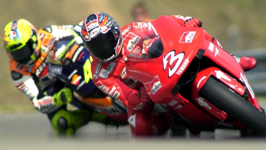 Max Biaggi e Valentino Rossi in azione a Brno