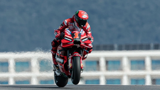 Francesco Bagnaia in azione con la Ducati a Portimao. EPA