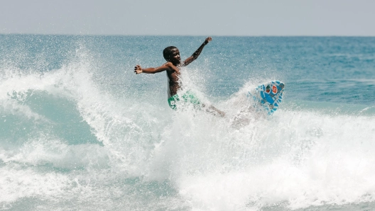 Un altro dei ragazzi seguiti dalla fondazione. Ph. Nicole Sweet/Surfkids Shredding Senegal Foundation