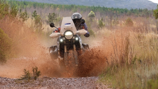 In sella alla nuova Husqvarna Norden 901 Expedition