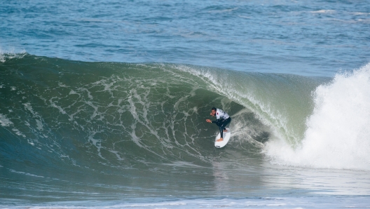 Maxime Huscenot al MEO Rip Curl Pro Portugal. Ph Damien Poullenot/World Surf League