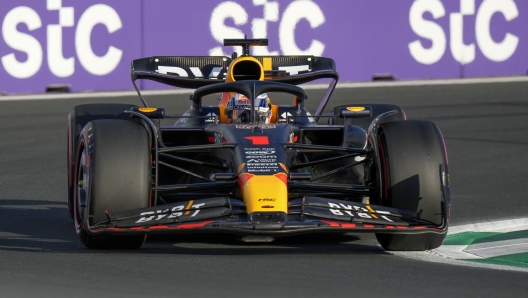 Max Verstappen in azione nelle libere 1 in Arabia. AP