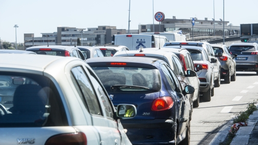 Foto Valentina Stefanelli /LaPresse 15 Marzo 2023 Roma, Italia - Cronaca -Roma, Roma, Chiusura Tangenziale da Viale Libia a Stazione Tuburtina. Nella foto traffico causato dalla chiusura della Tangenziale all'altezza di Batteria Nomentana - Roma, Chiusura Tangenziale da Viale Libia a Stazione Tuburtina - fotografo: Stefanelli/Lapresse