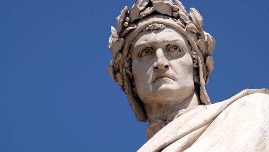 La statua di Dante Alighieri in Santa Croce