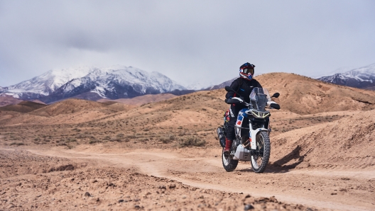 Ester Pantano in Marocco con la Aprilia Tuareg 660