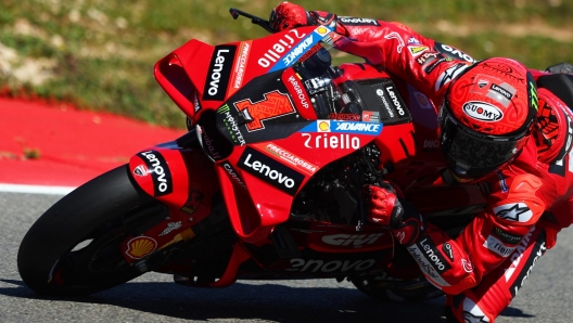 epa10542474 Italian MotoGP rider Francesco Bagnaia of Ducati Lenovo takes a bend during the qualifying for the Motorcycling Grand Prix of Portugal at Algarve International race track, Portimao, Portugal, 25 March 2023. The Motorcycling Grand Prix of Portugal will take place on 26 March 2023.  EPA/NUNO VEIGA