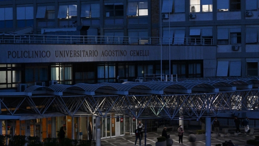 L?esterno dell?ospedale Gemelli per un ricovero di Papa Francesco. Roma, 29 marzo 2023. ANSA/CLAUDIO PERI