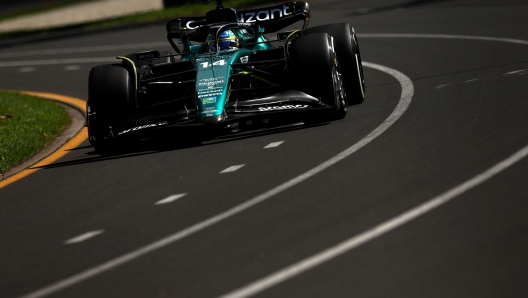 Fernando Alonso in azione a Melbourne su Aston Martin